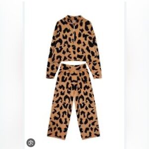 Skull house designs heavy knit set. Limited edition